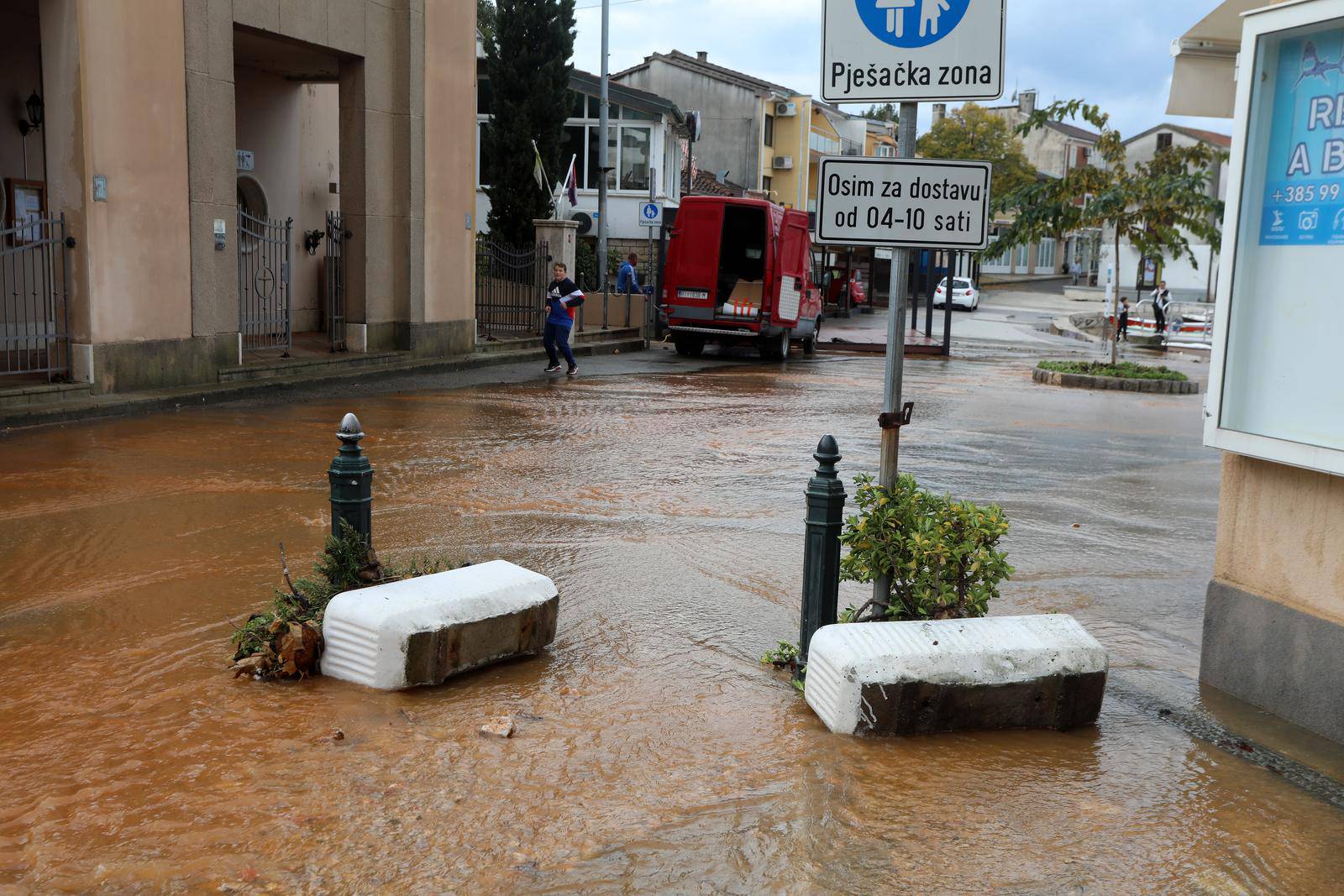 Vodena bujica potopila Malinsku 