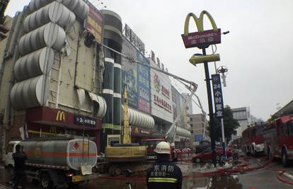 U požaru trgovačkog centra u Kini poginulo najmanje 17 ljudi