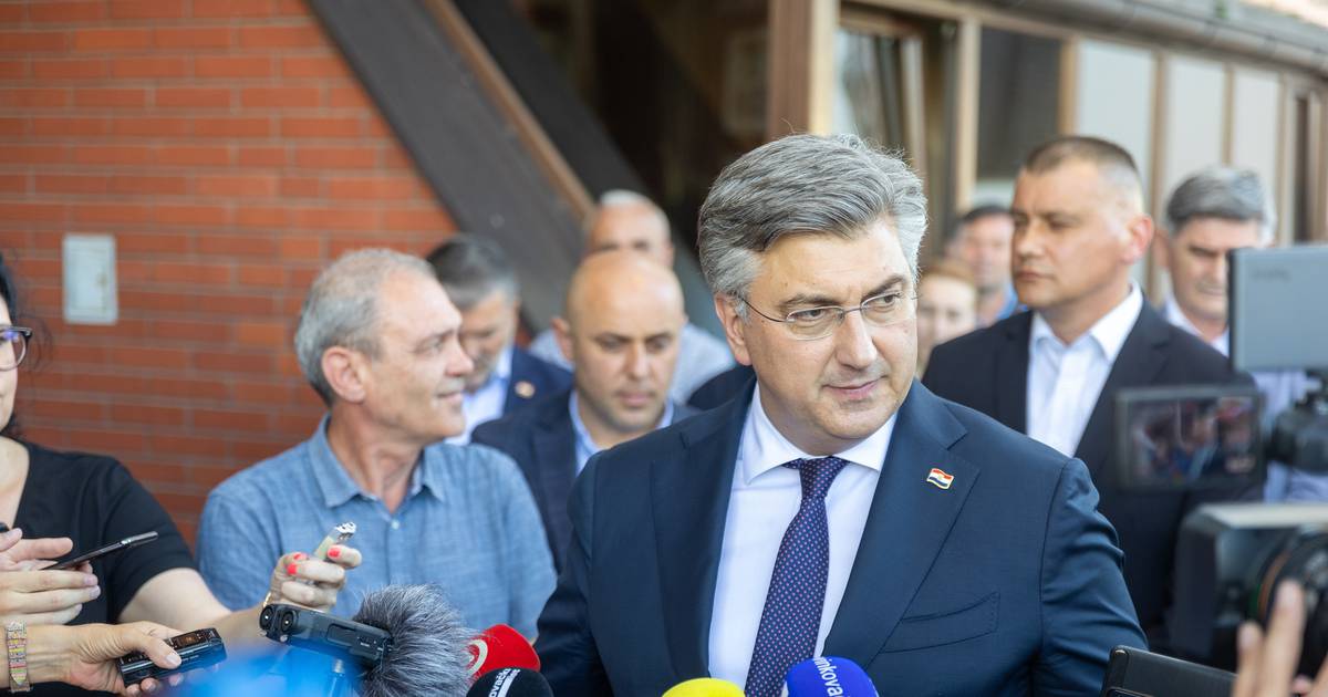 Plenković promises quick repair of damage during visit to Bosniaks following devastating storm