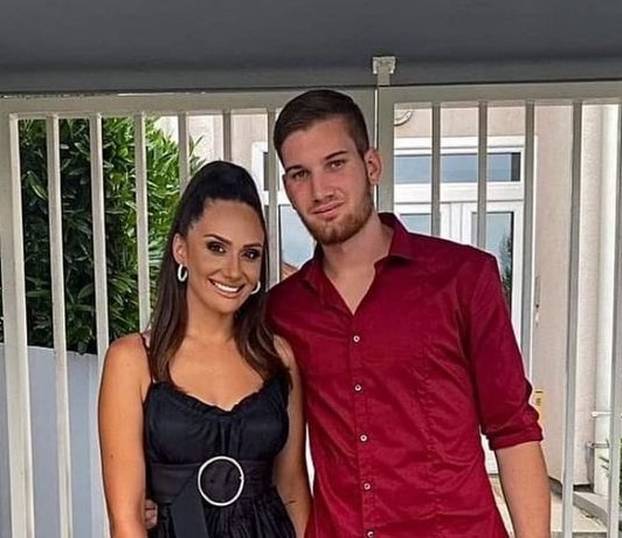 FOTO Bombarderu Tinu zanosna Slavonka najveća je podrška na tribinama: 'Ljubav. Sreća. Sve'