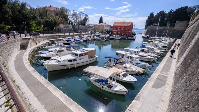 Zadar: Restoran Fosa u istoimenoj luci