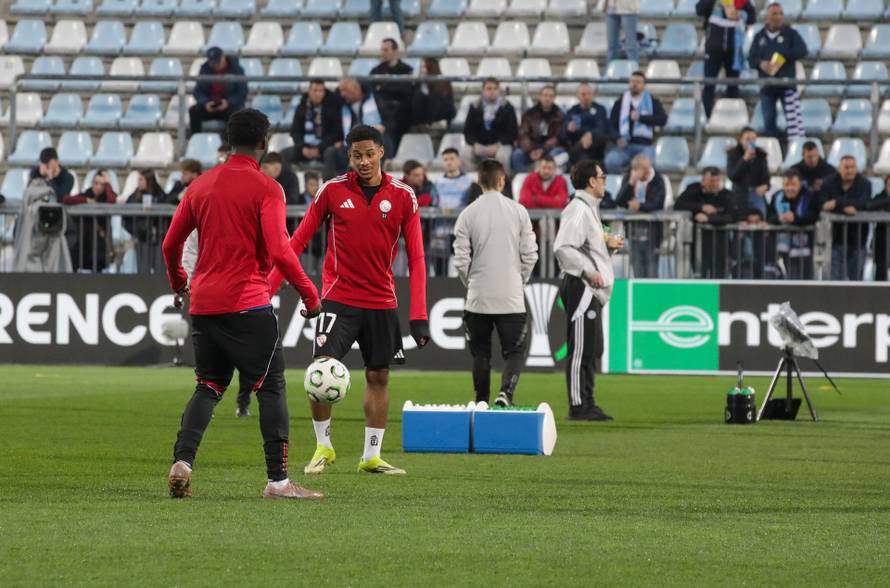 Rijeka: Zagrijavanje igrača prije početka utakmice HNK Rijeka - RC Strasbourg