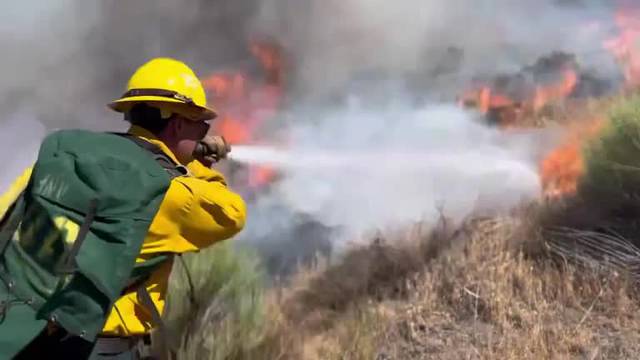 Firefighters battle raging wildfire in California