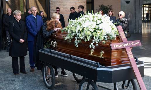 Zbogom, Danijela Car. Ovako su se na zagreba&ccaron;kom Mirogoju oprostili od cijenjene dizajnerice