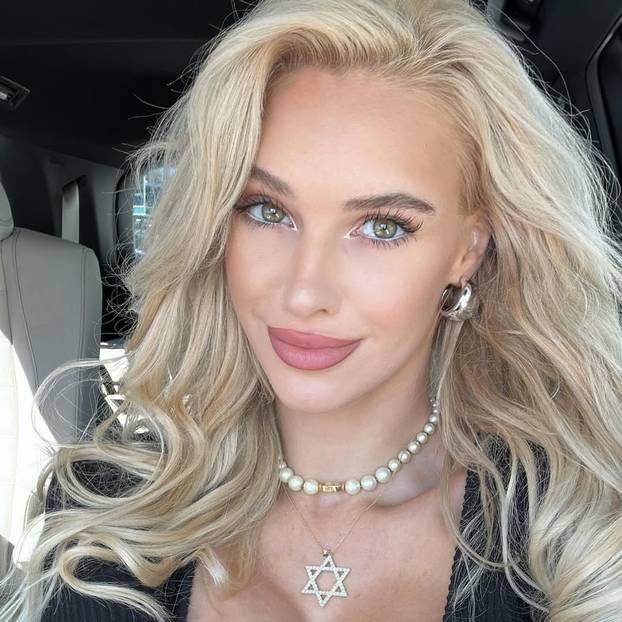 FOTO Pila je tatino pivo pa su joj grudi narasle! 'Savršena' Slovakinja uživala i u Hrvatskoj