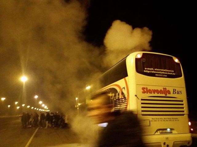 Planule kočnice na busu, vozač evakuirao ljude i ugasio vatru