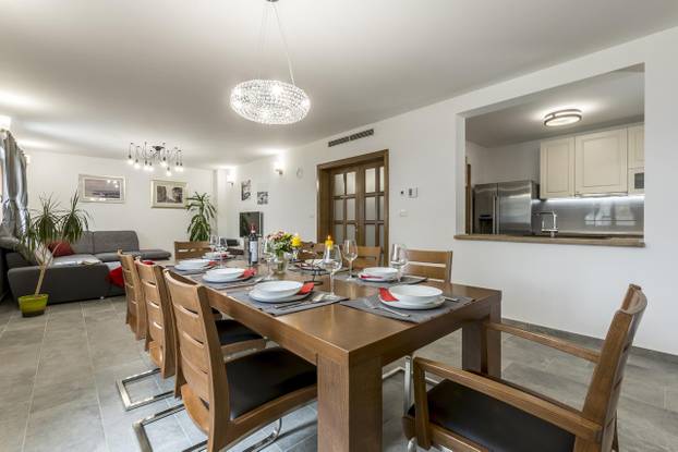 FOTO Ovo je Budimirova vila Pokora: Na ilegalnom katu su biljar i terasa, bazen će rušiti...