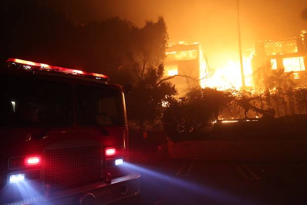 100 FOTOGRAFIJA UŽASA Ovo su vatrogasci snimili u paklu LA-a!