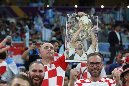 KATAR 2022 - Hrvatski navija?i uo?i utakmice Hrvatske i Argentine u polufinalu Svjetskog prvenstva