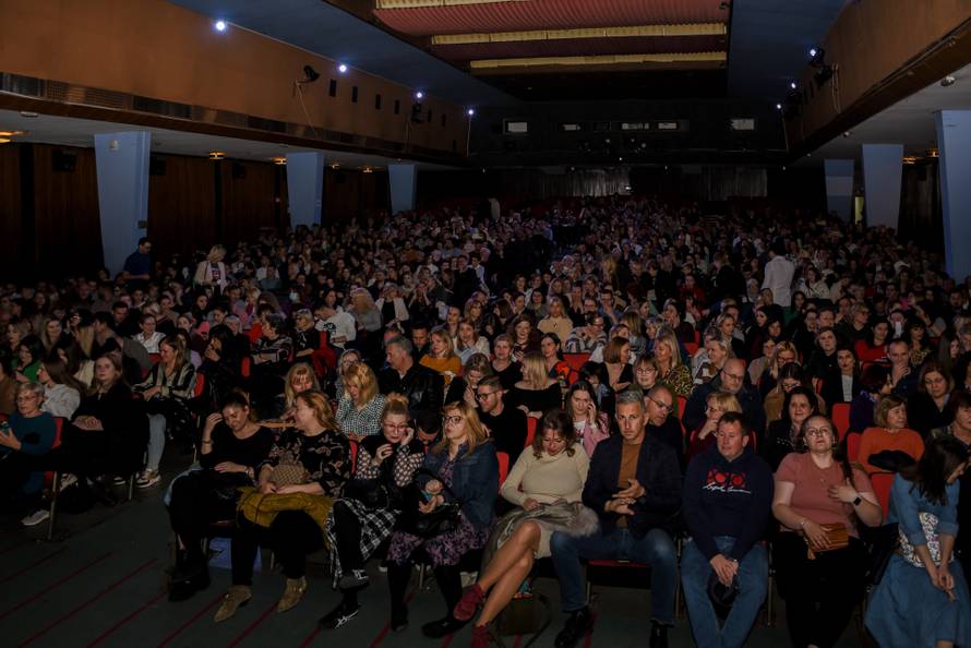 Lepa Brena Project: U Zagrebu predstava privukla tisuću ljudi, a uskoro i u Rijeci, Makarskoj...