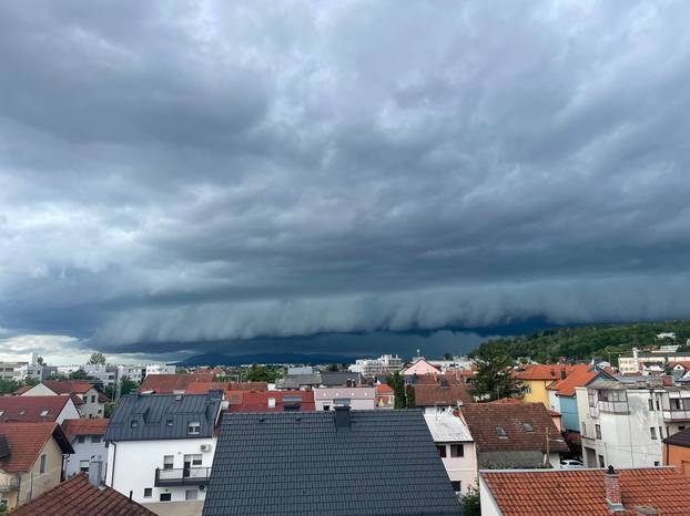 FOTO/VIDEO Olujno nevrijeme poharalo je Zagreb! 'Kaos! Pada tuča, grmi, vjetar ruši sve...'