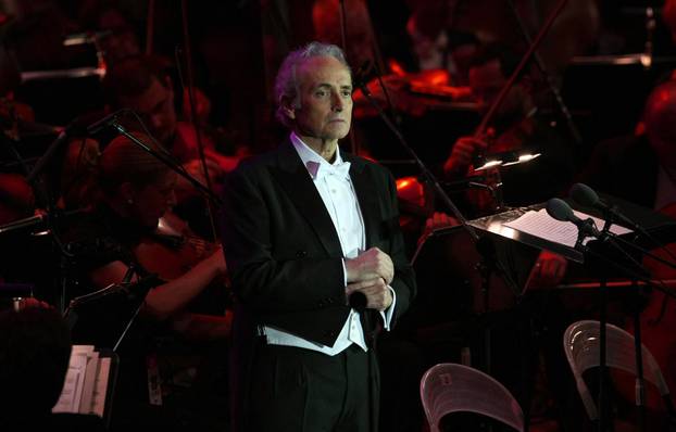 ARHIVA - Zagreb: Slavni tenor Jose Carreras pjevao za maestra Šuteja