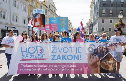 Održan 'Hod za život, obitelj i Hrvatsku' na riječkom Korzu