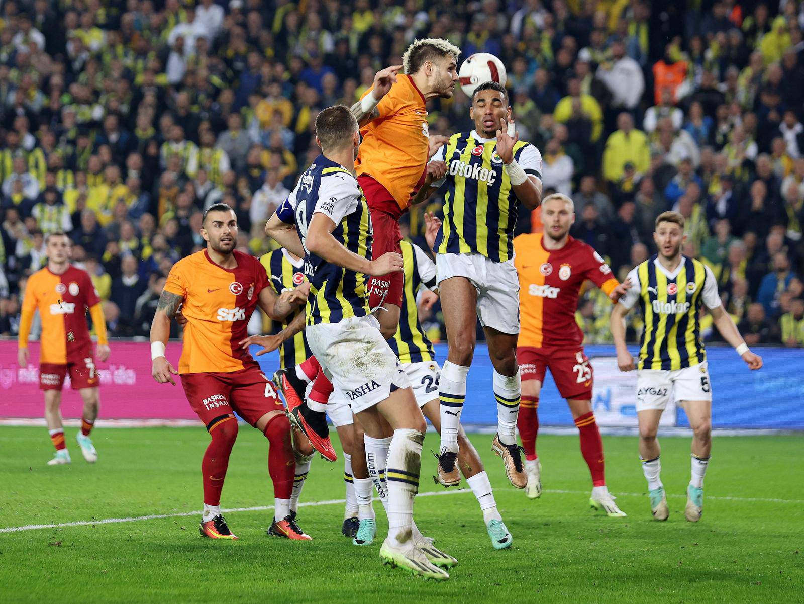 Super Lig - Fenerbahce v Galatasaray