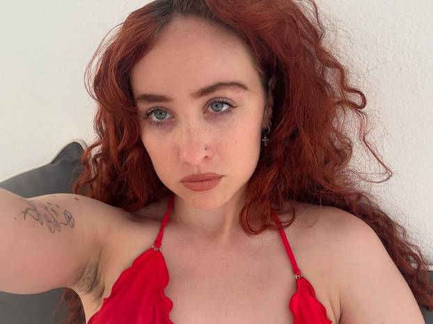 Bez problema pokazuje gole grudi na crvenom tepihu, nema pardona kada je riječ o stilu