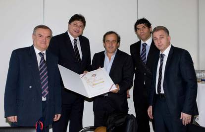 Platini je ugostio Hajdukove čelnike i čestitao 100.rođendan