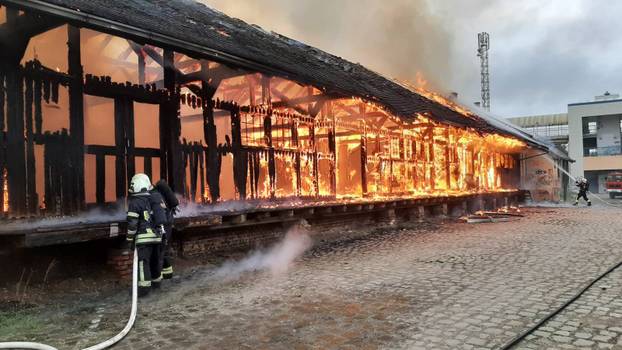 FOTO Evo kako izgleda skladište HŽ-a u Osijeku nakon buktinje