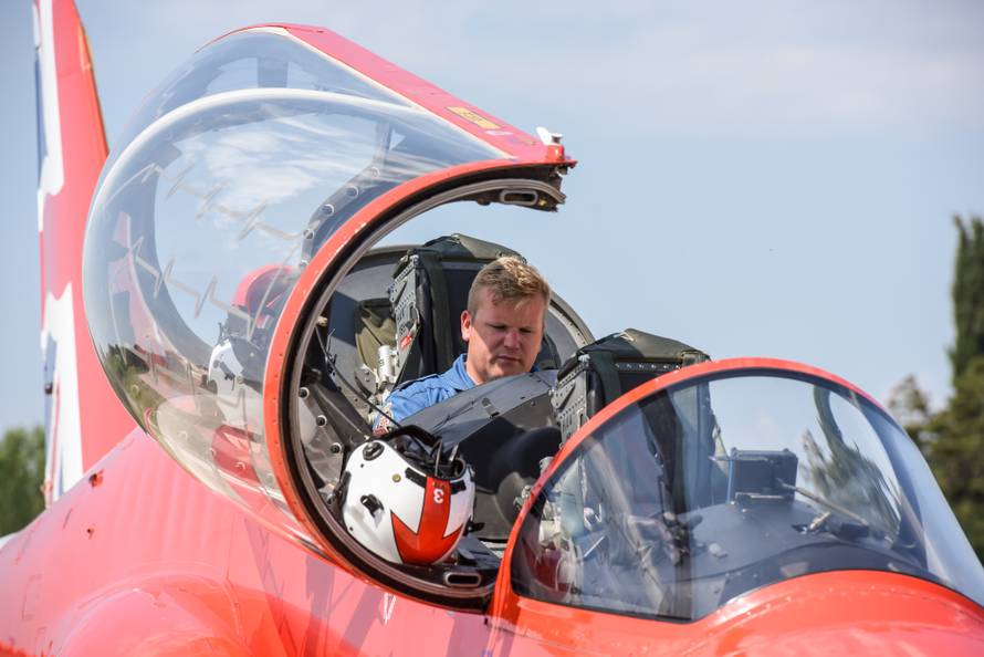 Kraljevska grupa Red Arrows posjetila je naša Krila Oluje