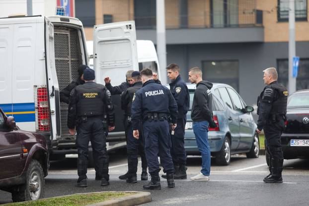 Zagreb: Redovno postupanje policije  uoči utakmice Hajduk - Dinamo 