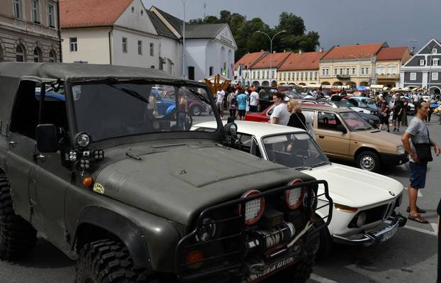 Požega: Čuveni modeli izloženi u sklopu oldtimer manifestacije"Trophy Zlatnom dolinom 2026."