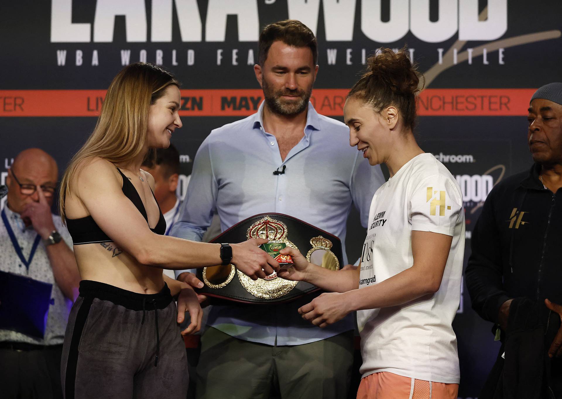 Mauricio Lara & Leigh Wood Weigh-In