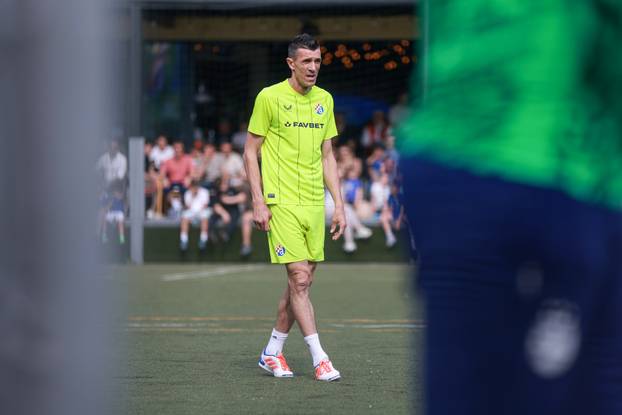 Zagreb: Revijalna utakmica legendi Dinama i hrvatske nogometne reprezentacije u čast Nikole Pokrivača