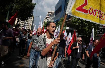 Grčki radnici ponovo štrajkaju: Željeznički promet zaustavljen, brodovi su ostali u lukama