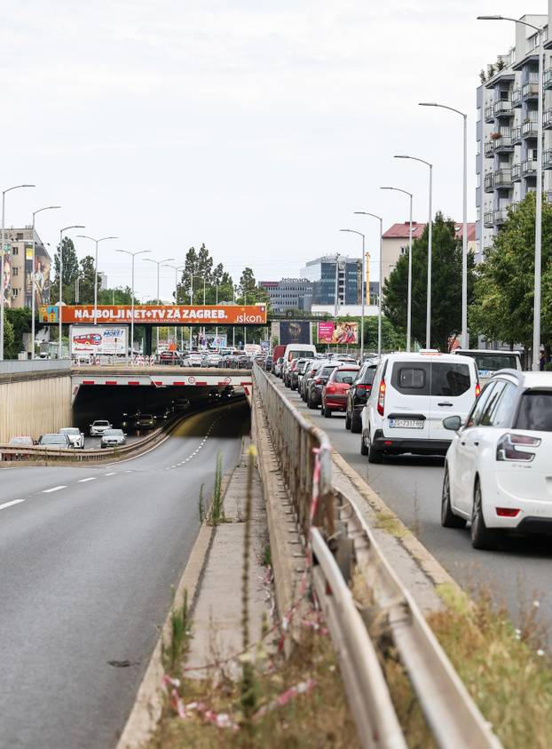 Zagreb: Ponovno zatvoren podvožnjak Slavonske i Zagrebačke avenije kod Vjesnika