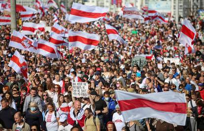 Stotine tisuća prosvjednika je Lukašenku vikalo: 'Ti si štakor'