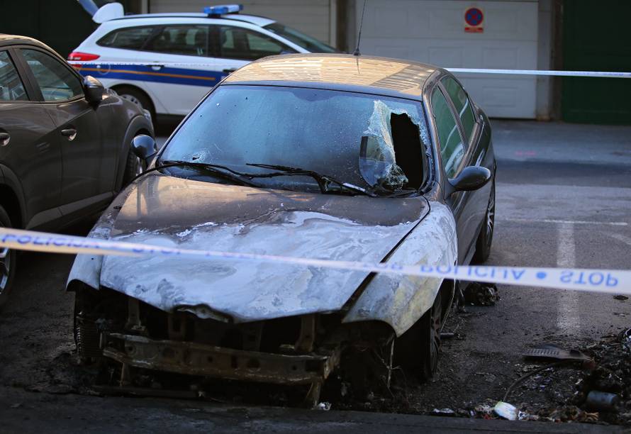 Požar podmetnut? U Zagrebu gorio i auto Žarka Puhovskog