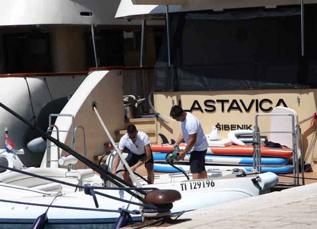 Šibenik: Kruzeri i turisti okupirali šibensku rivu