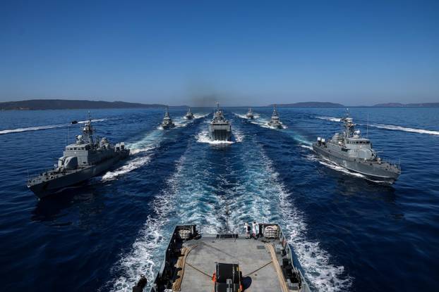 Split: Vježba Hrvatske ratne mornarice za vojni mimoplov