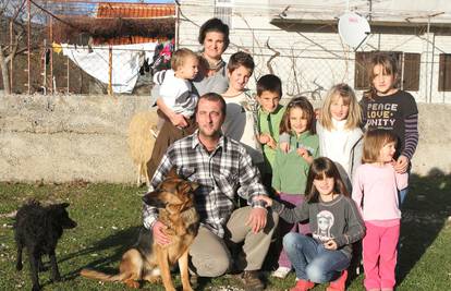 Slijepom pastiru Mati Zoki (33) i  dalje treba pomoć za obitelj