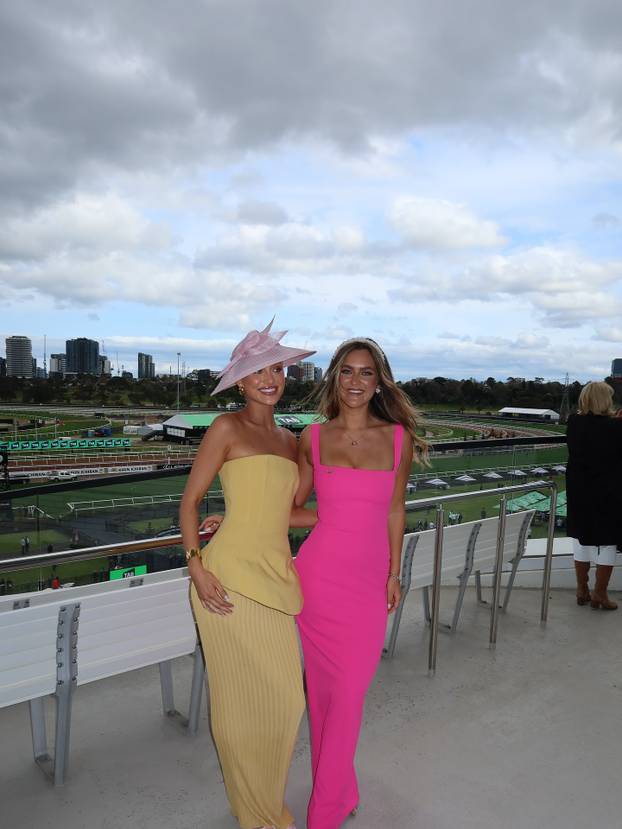 FOTO Unuka legende kriketa izazvala pomamu bez grudnjaka