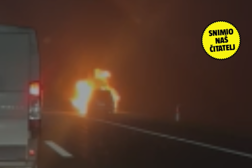 VIDEO Buktinja na A1 kod Zagreba: 'Automobilu nema spasa, vozač je vani. U šoku je'