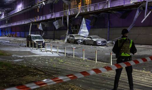 FOTO Kijev noćas opet na meti dronova. Oštećeno više zgrada i automobila, buknuli požari
