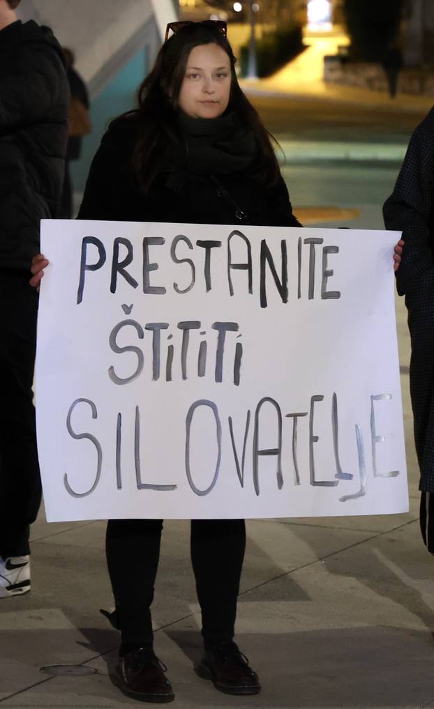 U Šibeniku održan no?ni marš - Feminizam nema granica