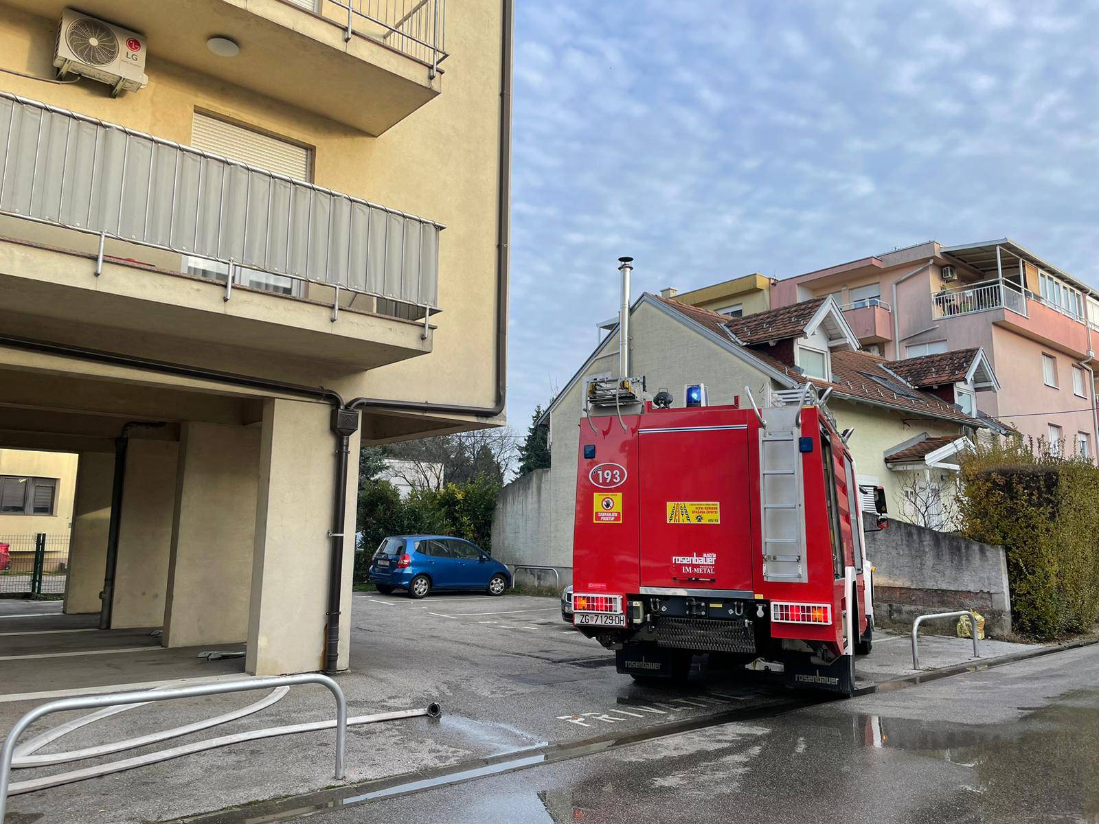 FOTO Planuo požar u stanu u Zagrebu, poginula žena. Susjedi u šoku: 'Bila je krasna osoba'