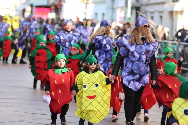 Rijeka: Tisuće maškara na Dječjem karnevalu.