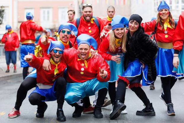 Rijeka: Oko devet tisuća maškara sudjelovalo na tradicionalnom Riječkom karnevalu