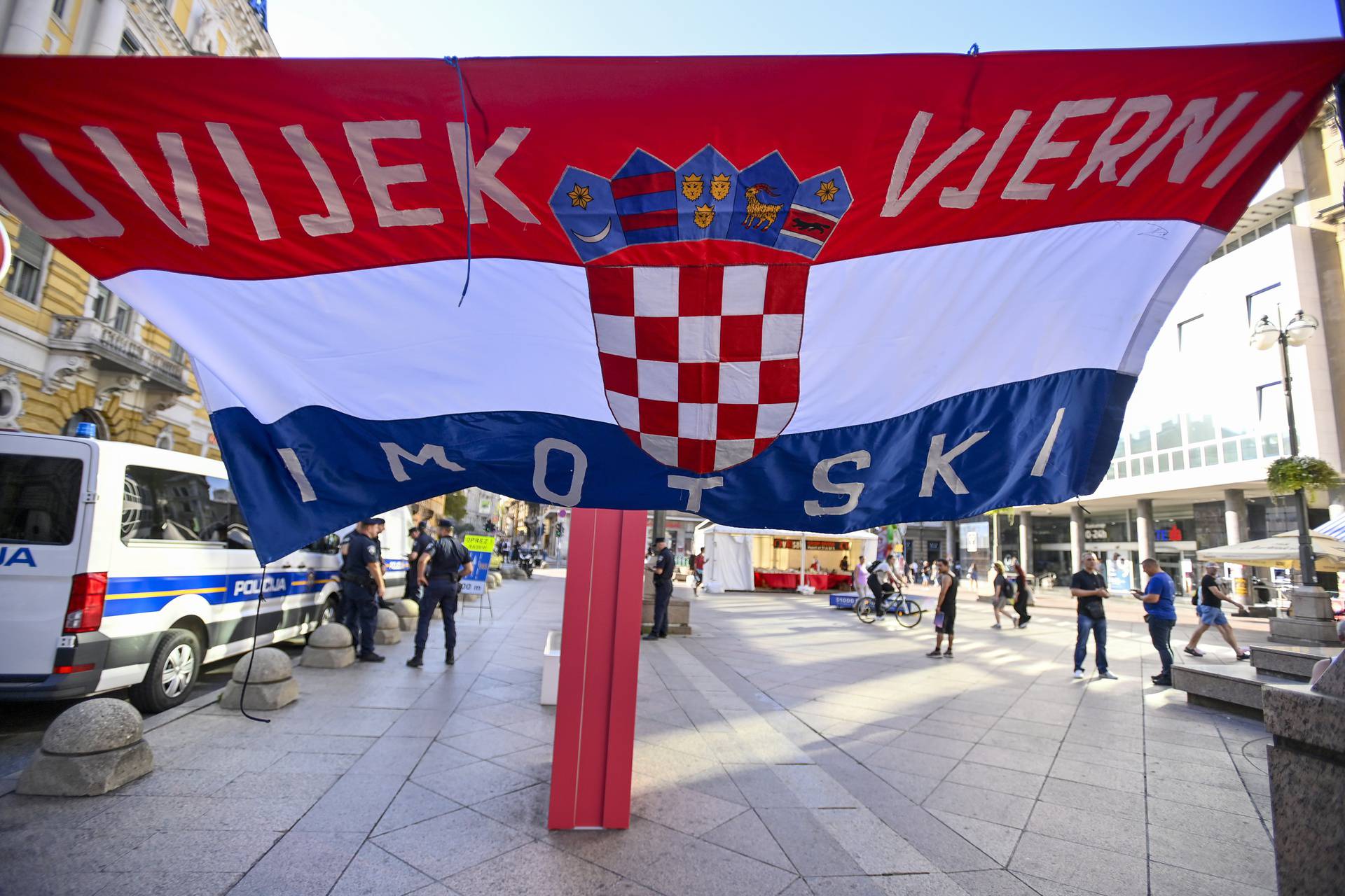 Rijeka: Okupljanje navijača u gradu uoči utakmice Hrvatska - Latvija