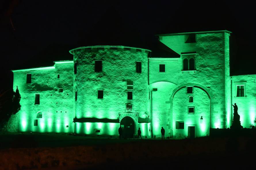 Na Dan svetog Patrika čak su i dizalice u Rijeci  - pozelenile...