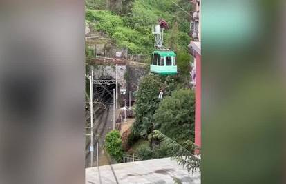 VIDEO Strava u Italiji: Kabina žičare pala u provaliju, četvero mrtvih. Tragaju za nestalima