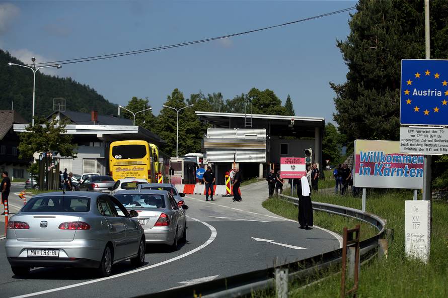 Jandrokovića izviždali: Ovdje smo da odamo počast žrtvama