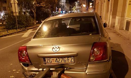 Zagreb: Autom zabio stupiće u drugi auto pa potom pobjegao