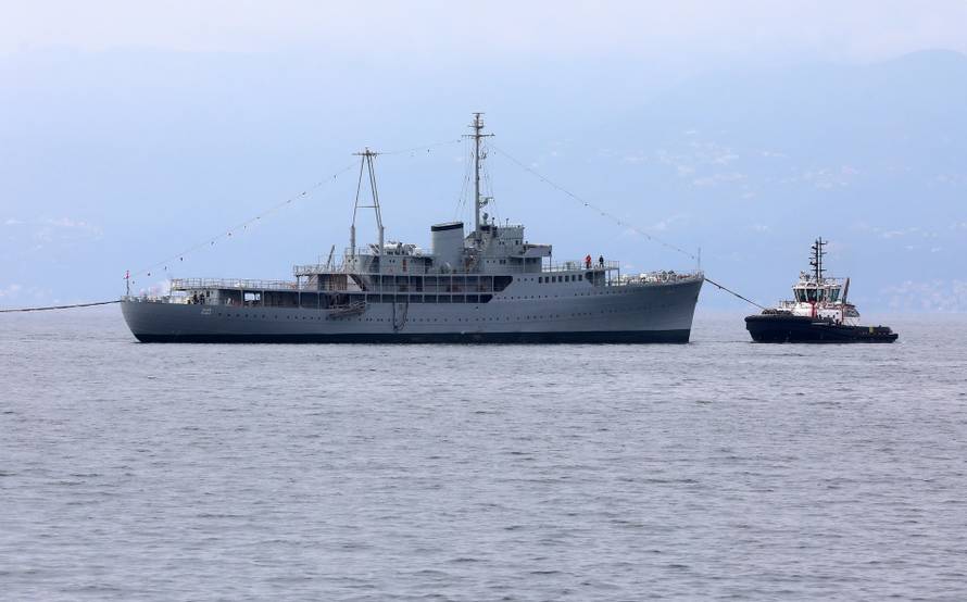 Rijeka: Brod Galeb dotegljen je u riječku luku