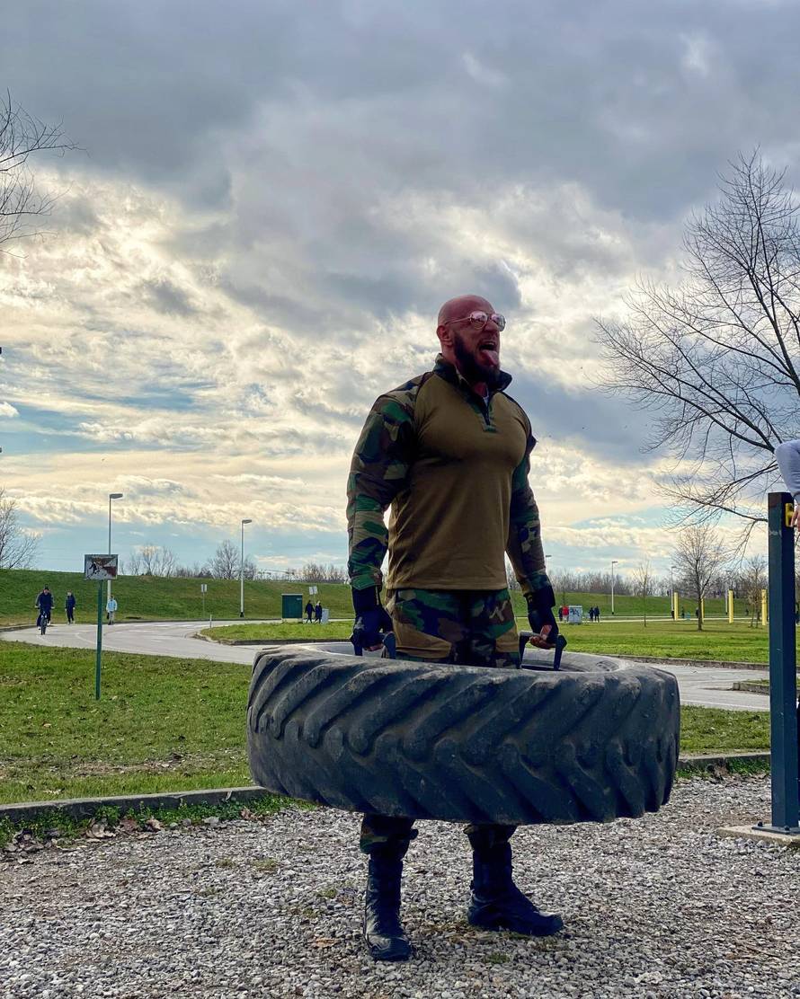 Snagator koji je čuvao Yamala: Muškarci me gledaju više nego žene, često dobace nešto ružno