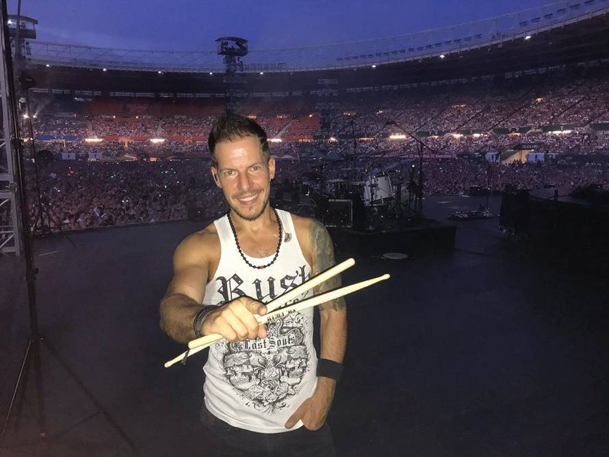 Ana Rucner nakon Kalembera ljubi bubnjara, držali se za ruke