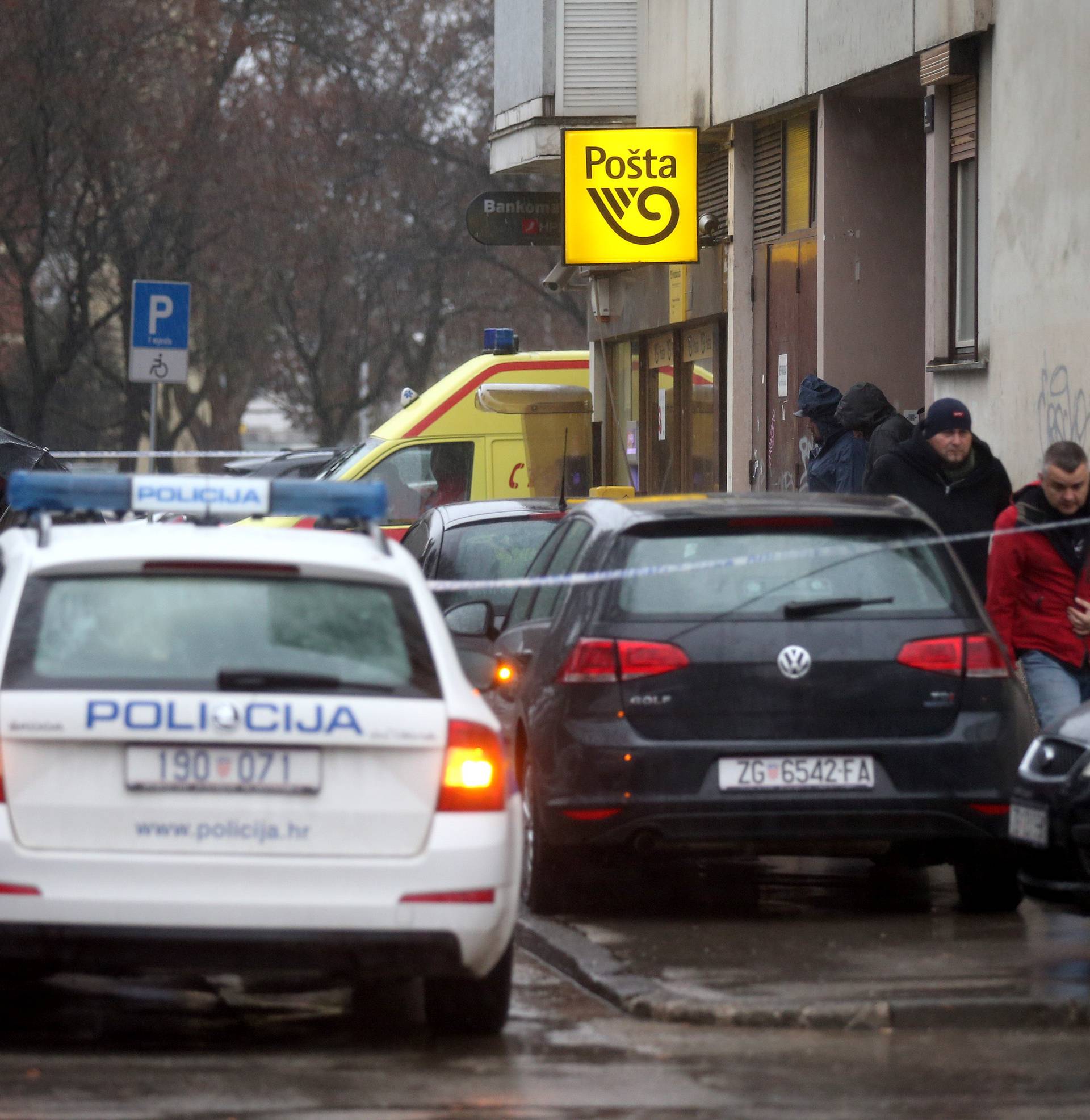 Spasila ga pancirka: Pljačkaš pošte pucao zaštitaru u prsa