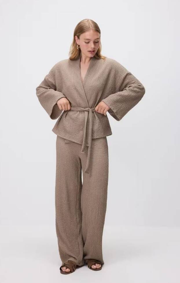 U modi su lagani sakoi i prsluci: Izabrali smo 20 najboljih